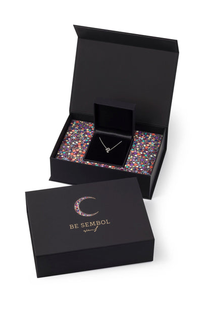 CLASSIC 5 DIAMONDS Necklace